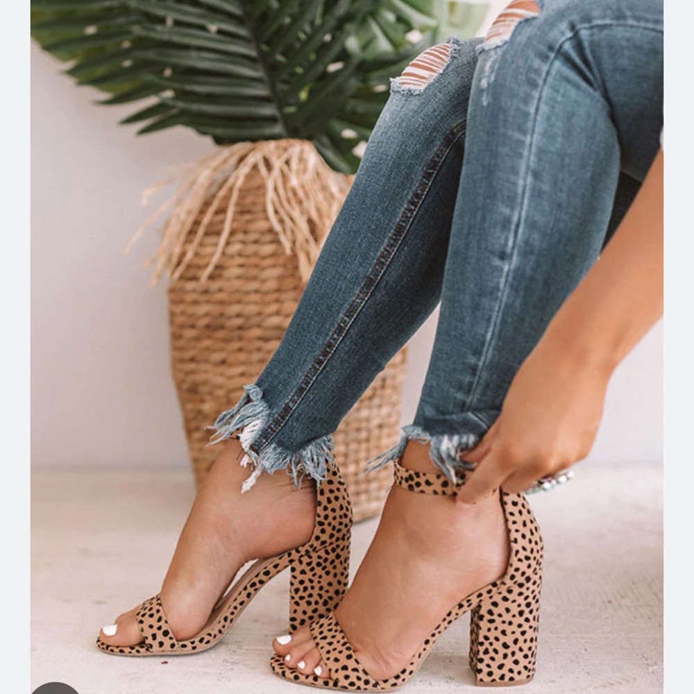 Qupid size 8.5 Cheetah block heeled sandals